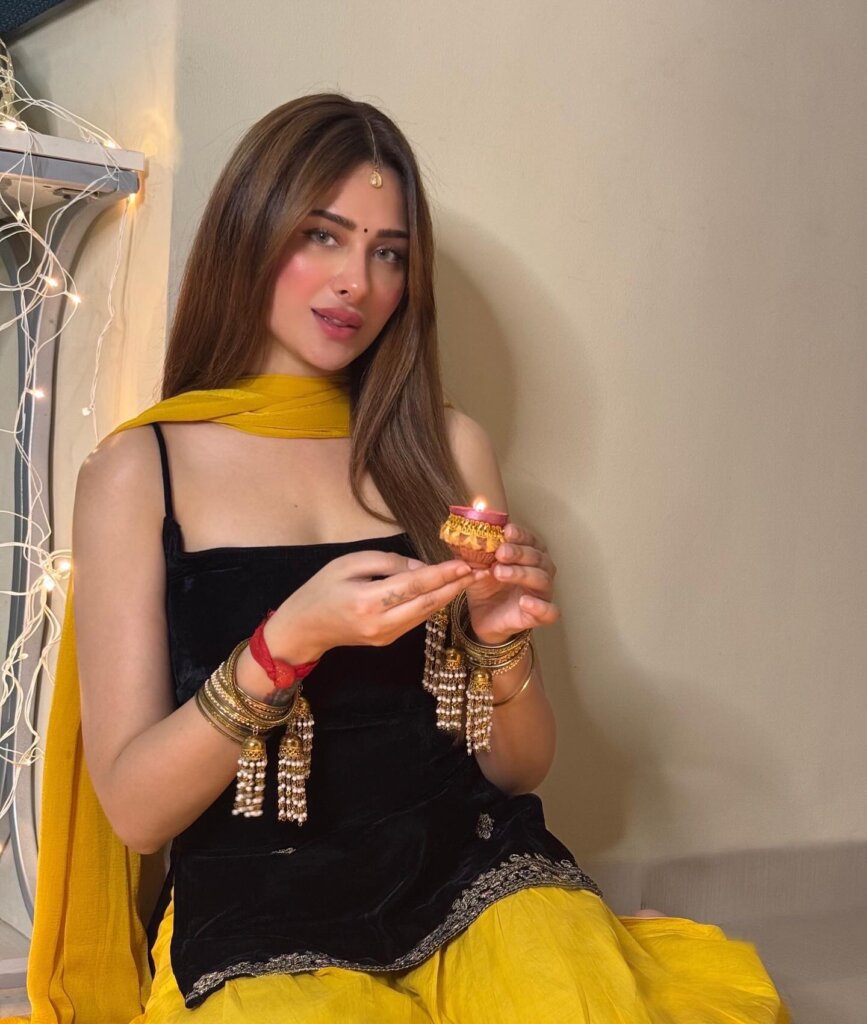 Mahira Sharma sexy